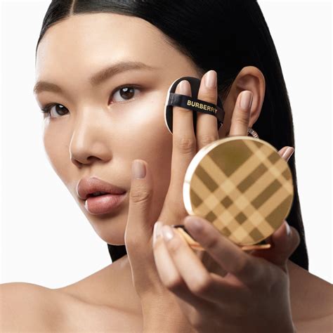 burberry ultimate glow cushion.